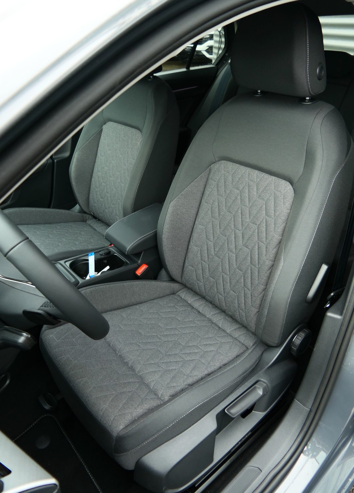 VW Golf Life PHEV, Full-Hybrid Petrol/Electric, Second hand / Used, Automatic - 6