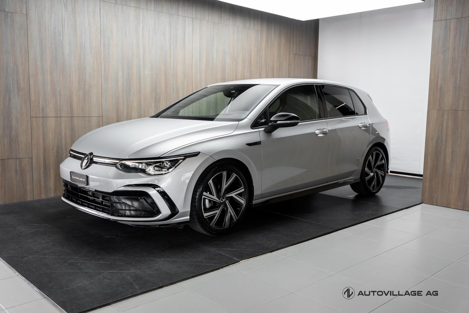 VW Golf 1.5 eTSI mHEV ACT R-Line 75 Edition DSG