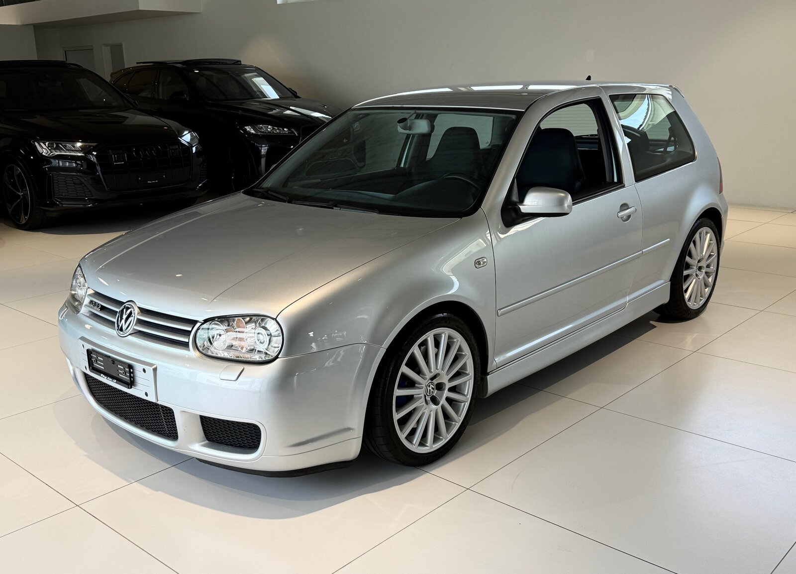 VW Golf R32 4Motion ***CH-Fahrzeug***Lückenloses Servicehef, Benzin, Occasion / Gebraucht, Handschaltung - 4