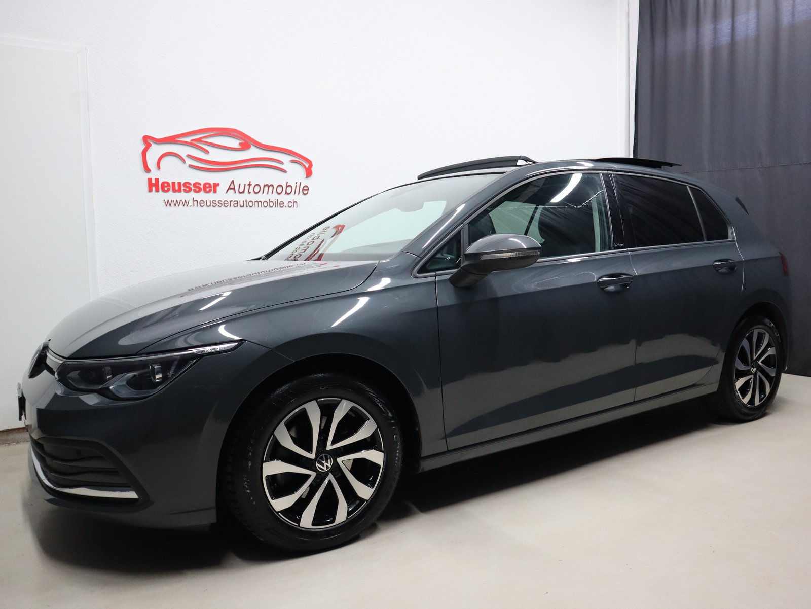 VW Golf 2.0 TDI Life DSG - Panorama - IQ Light - Navi - Head, Diesel, Second hand / Used, Automatic - 2