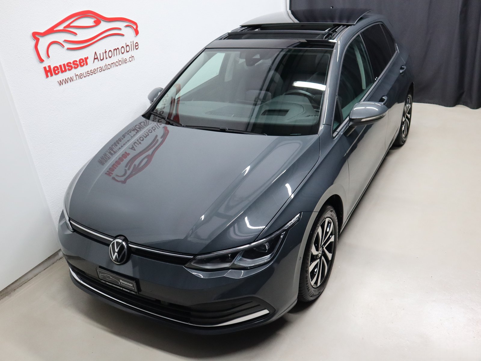 VW Golf 2.0 TDI Life DSG - Panorama - IQ Light - Navi - Head, Diesel, Second hand / Used, Automatic - 3