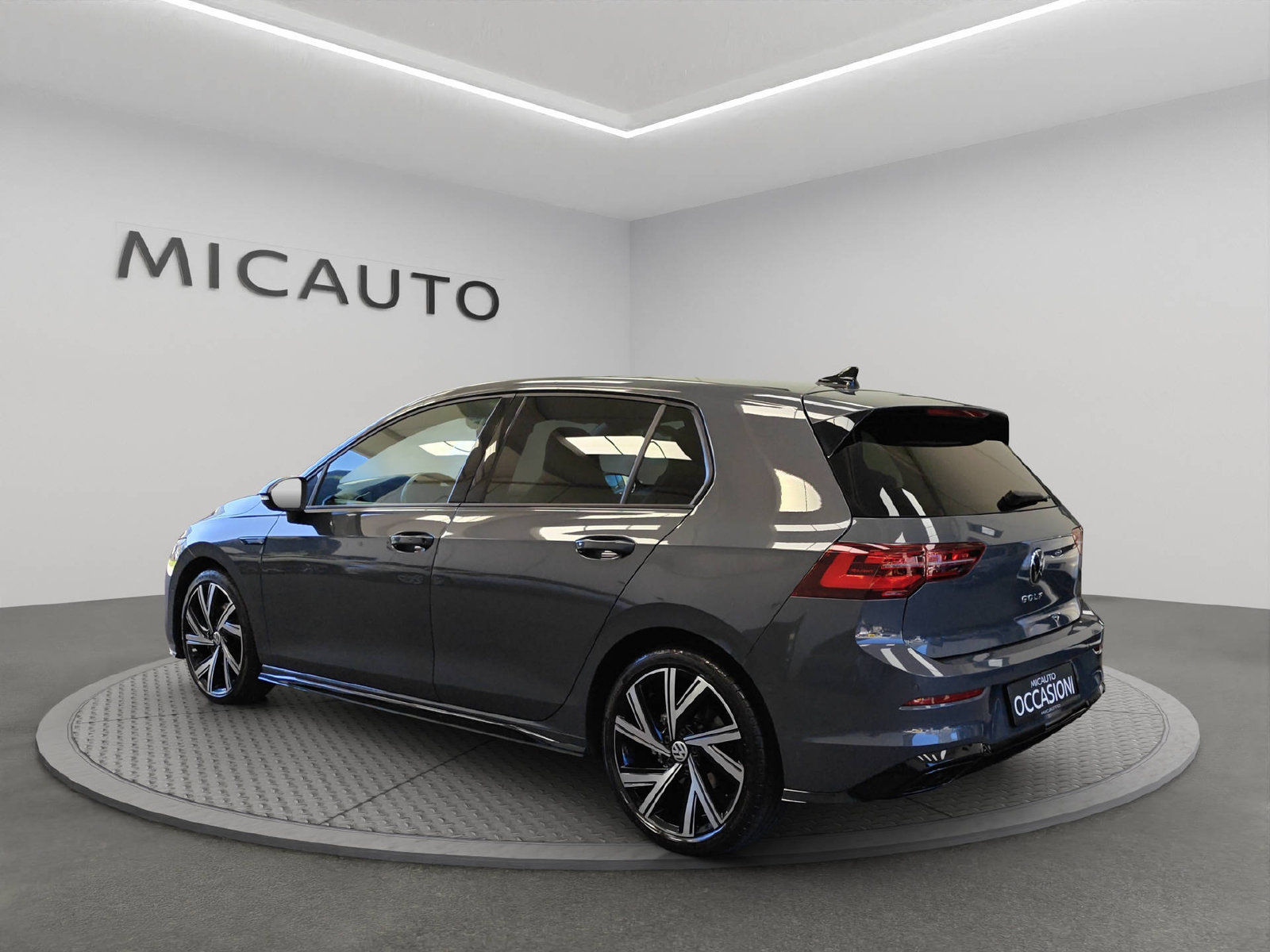VW Golf VIII 1.5 eTSI R-Line DSG, Mild-Hybrid Petrol/Electric, Second hand / Used, Automatic - 3