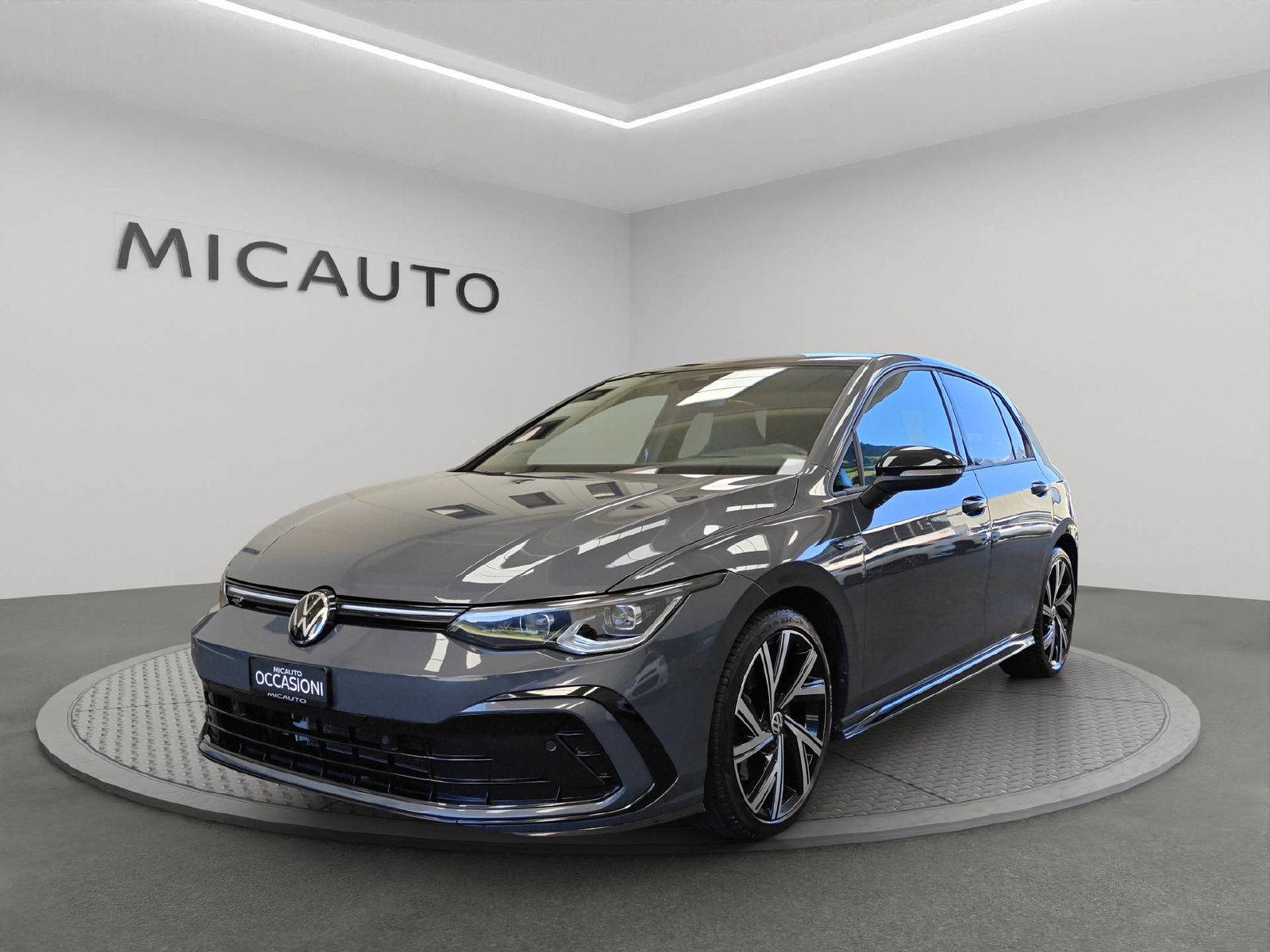 VW Golf VIII 1.5 eTSI R-Line DSG, Mild-Hybrid Petrol/Electric, Second hand / Used, Automatic - 4