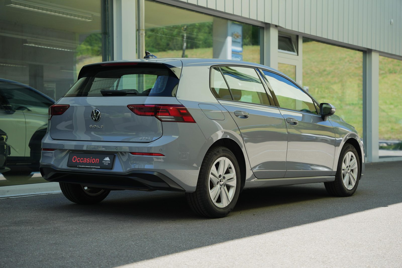 VW Golf VIII 1.5 eTSI Life DSG, Mild-Hybrid Petrol/Electric, Second hand / Used, Automatic - 3