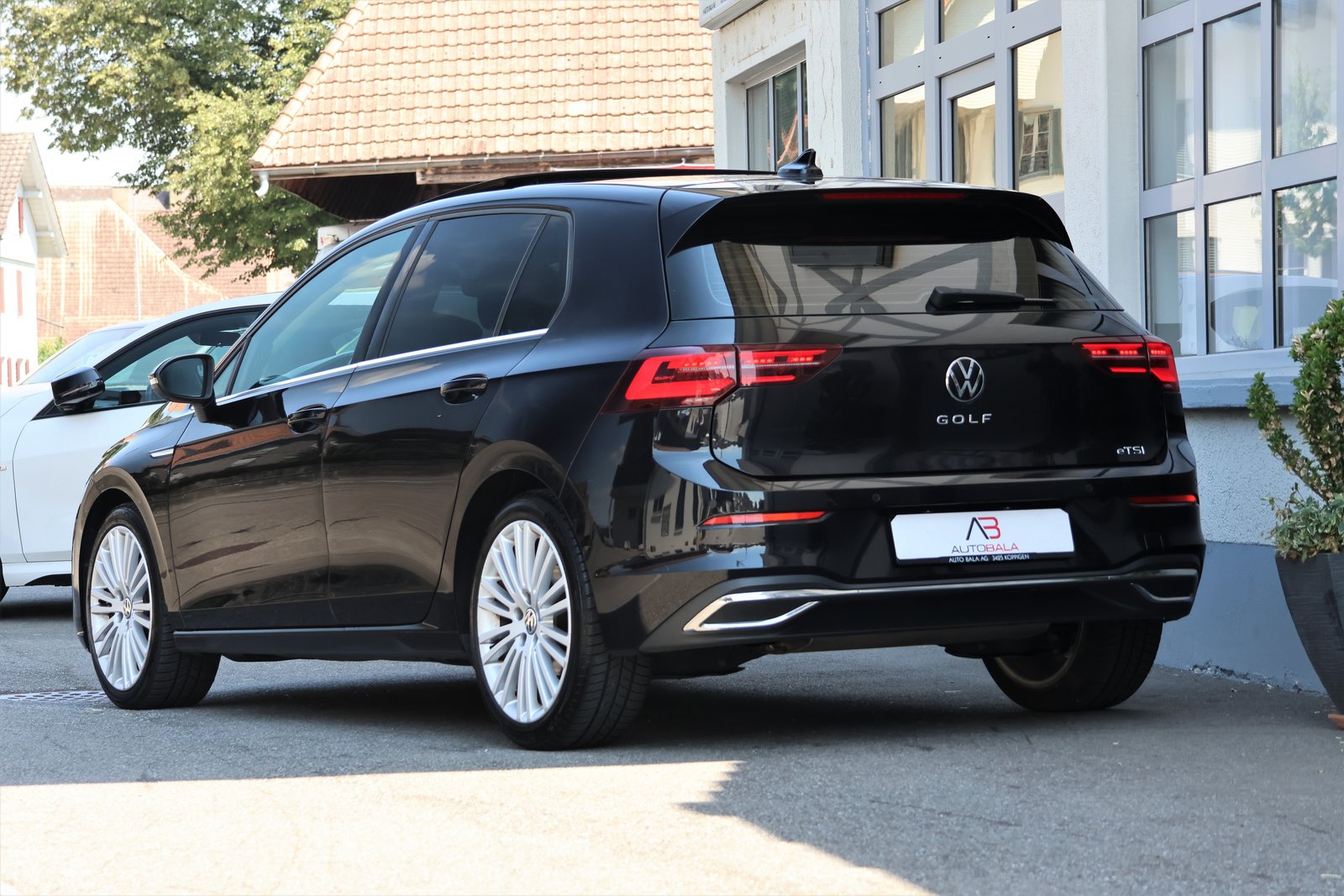 VW Golf 1.5 eTSI mHEV ACT First Edition DSG, Mild-Hybrid Benzin/Elektro, Occasion / Gebraucht, Automatik - 3