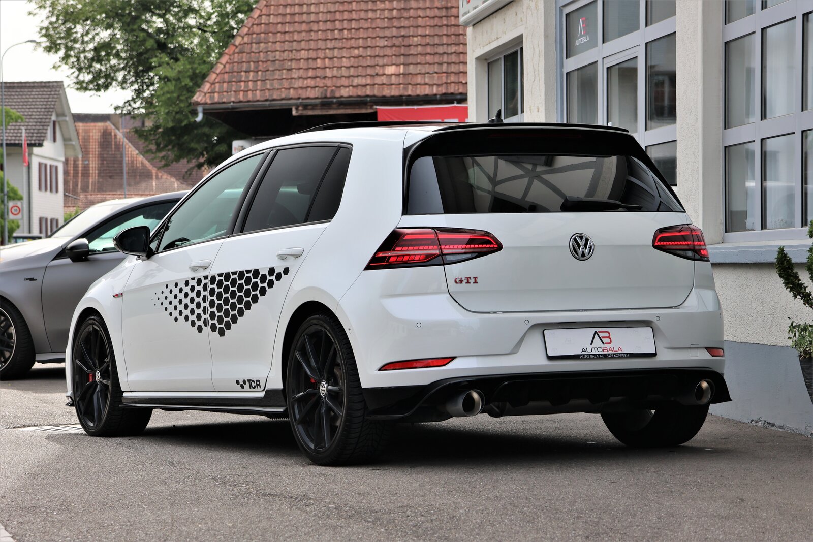 VW Golf 2.0 TSI GTI TCR DSG, Petrol, Second hand / Used, Automatic - 3