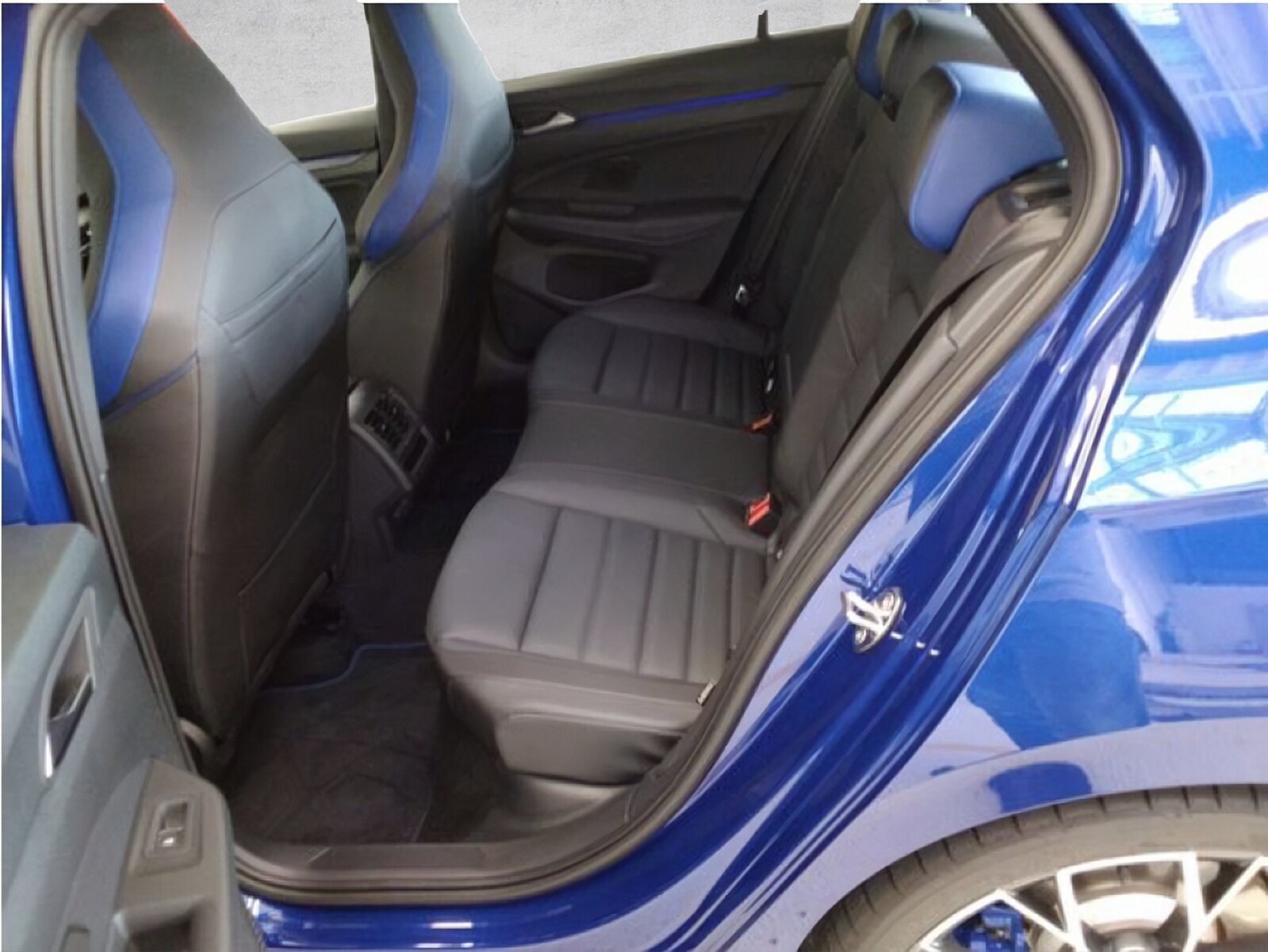 VW Golf VIII 2.0 TSI R DSG 4motion R- Performace*5J Garantie*8-, Petrol, Second hand / Used, Automatic - 6