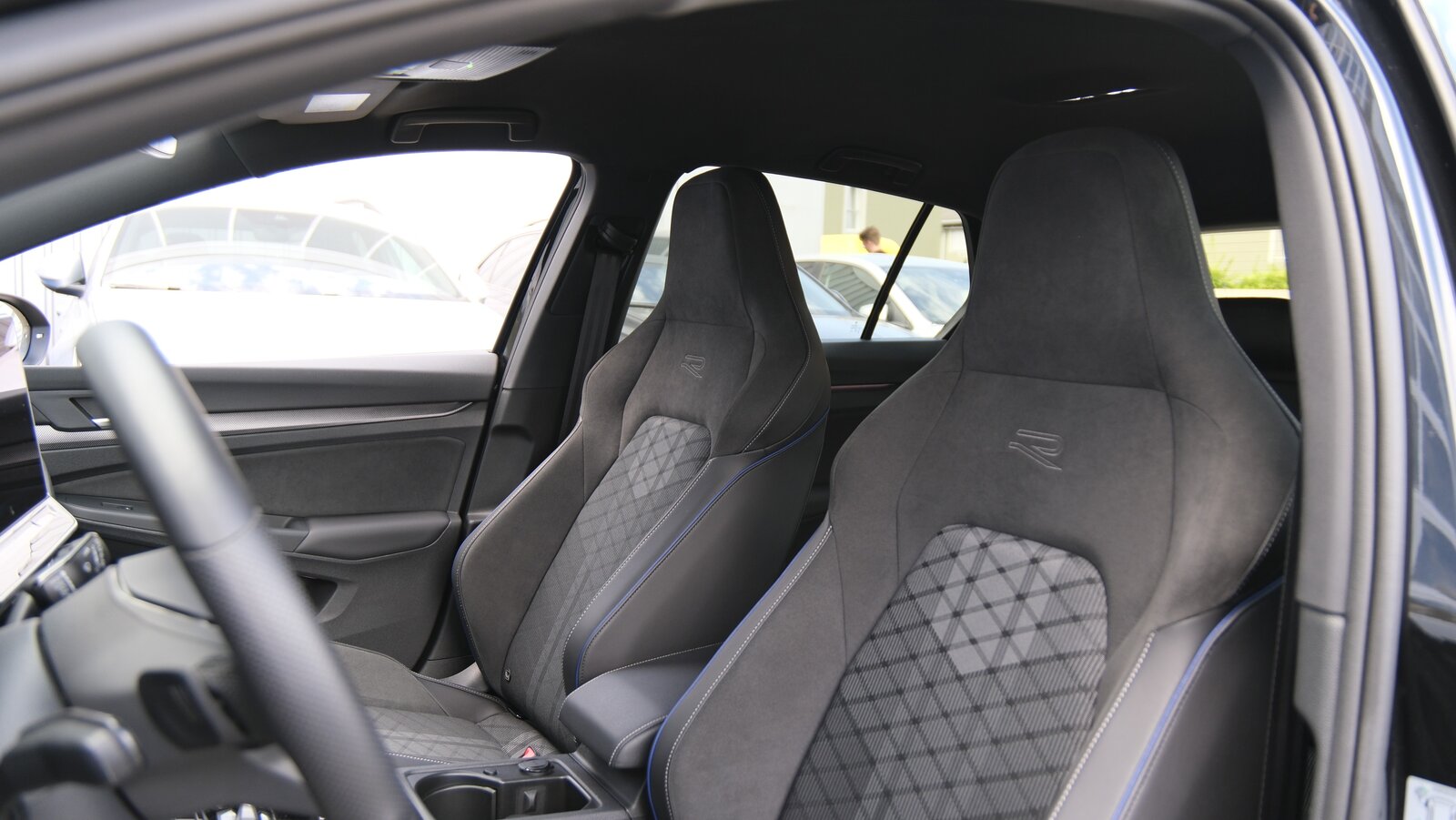 VW Golf 1.5 e TSI mHEV R-Line DSG * Black Style *, Mild-Hybrid Benzin/Elektro, Occasion / Gebraucht, Automatik - 5