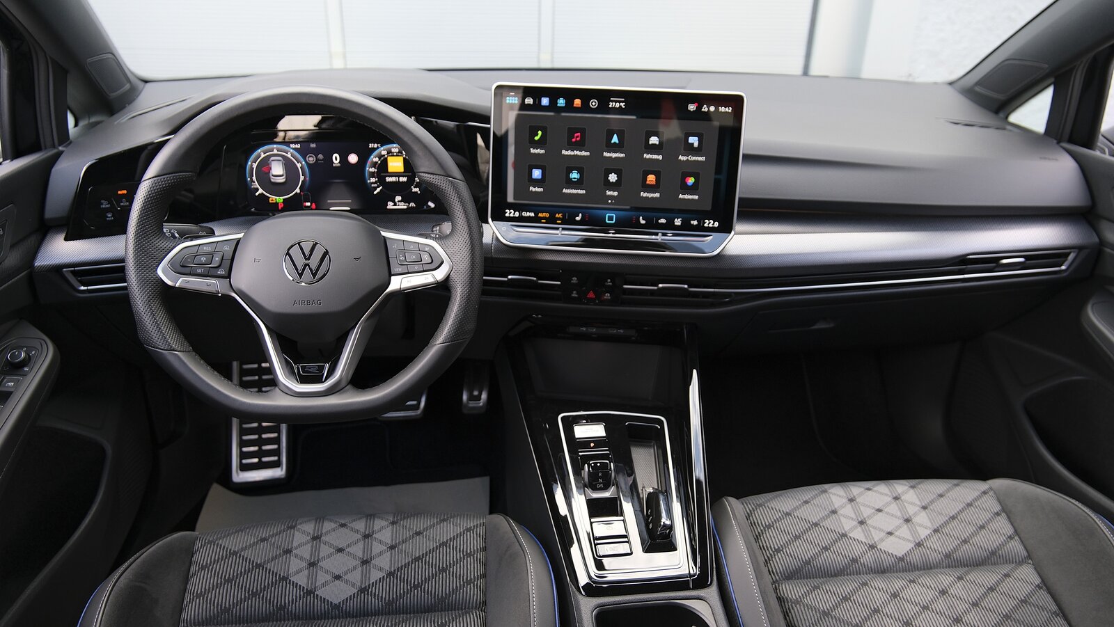 VW Golf 1.5 e TSI mHEV R-Line DSG * Black Style *, Mild-Hybrid Benzin/Elektro, Occasion / Gebraucht, Automatik - 7