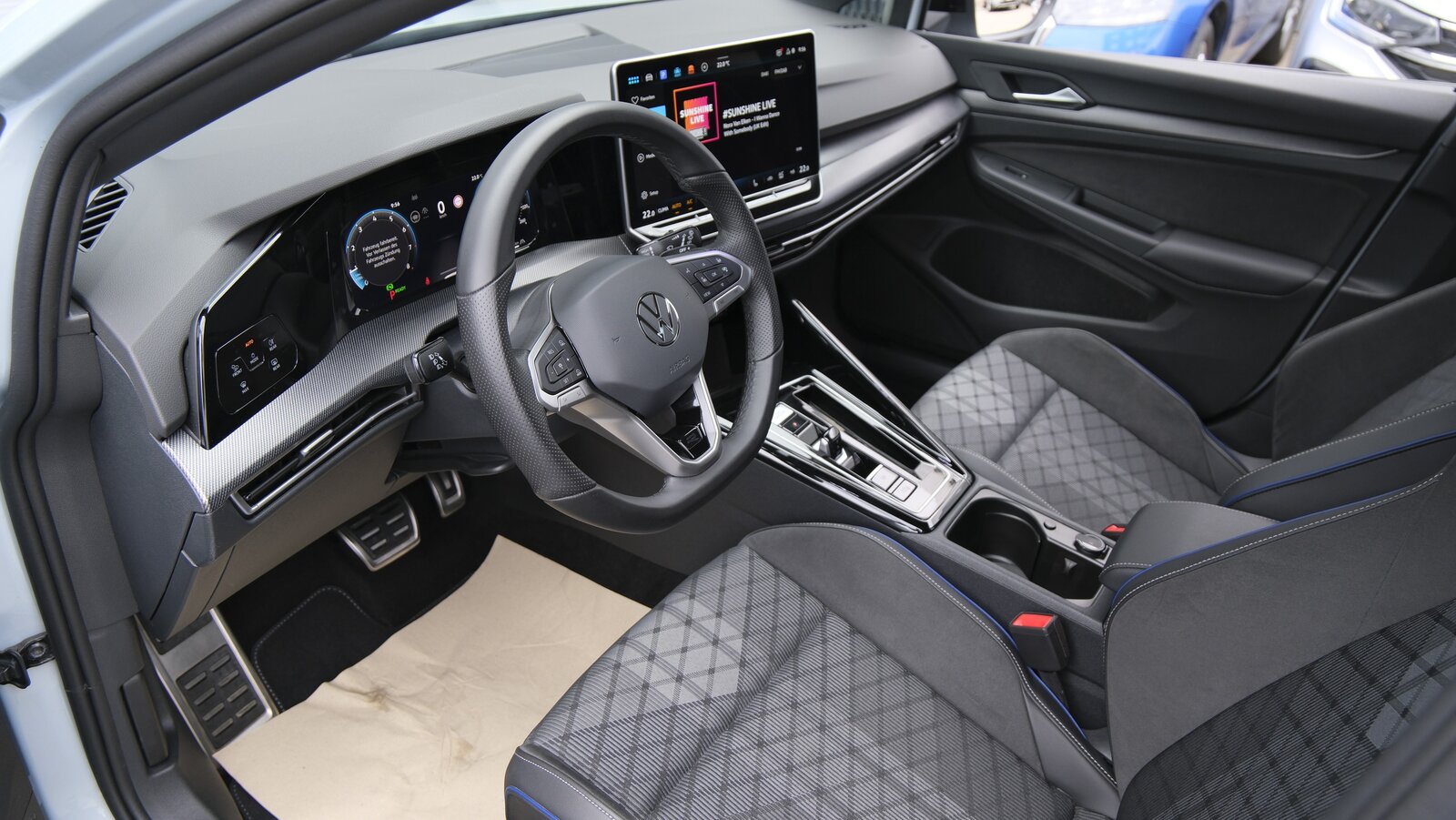 VW Golf 1.5 e TSI mHEV R-Line DSG * Black Style *, Hybride Leggero Benzina/Elettrica, Occasioni / Usate, Automatico - 3