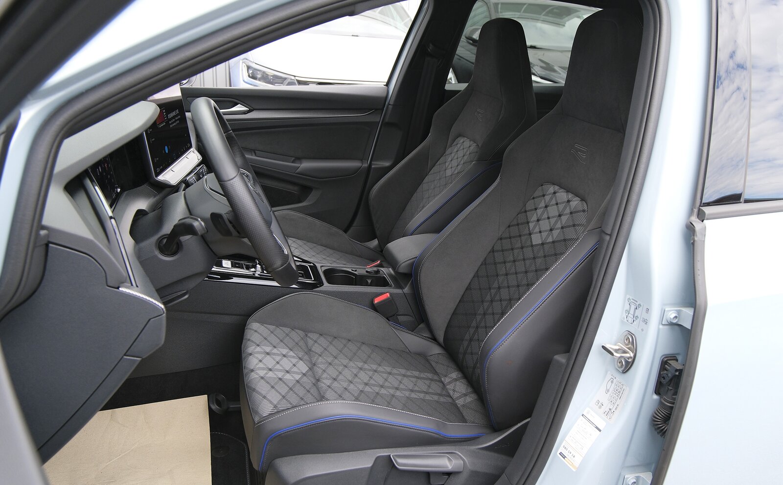 VW Golf 1.5 e TSI mHEV R-Line DSG * Black Style *, Hybride Leggero Benzina/Elettrica, Occasioni / Usate, Automatico - 4