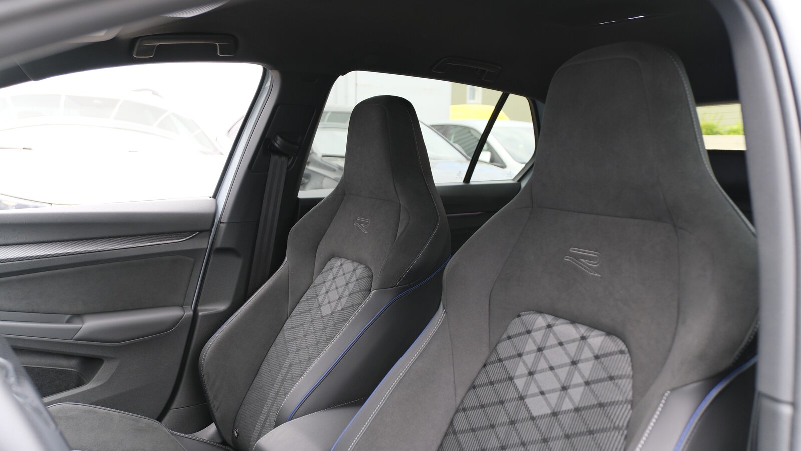 VW Golf 1.5 e TSI mHEV R-Line DSG * Black Style *, Hybride Leggero Benzina/Elettrica, Occasioni / Usate, Automatico - 5
