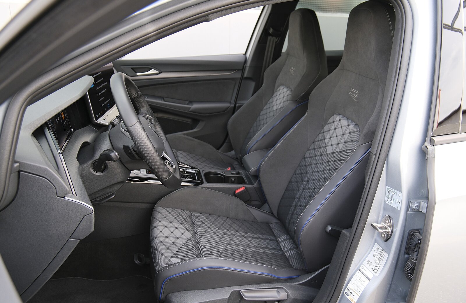 VW Golf 1.5 e TSI mHEV R-Line DSG * Black Style *, Hybride Leggero Benzina/Elettrica, Occasioni / Usate, Automatico - 4