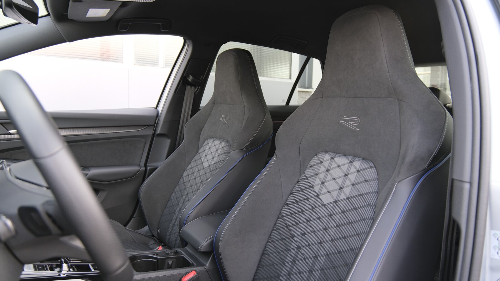 VW Golf 1.5 e TSI mHEV R-Line DSG * Black Style *, Hybride Leggero Benzina/Elettrica, Occasioni / Usate, Automatico - 5
