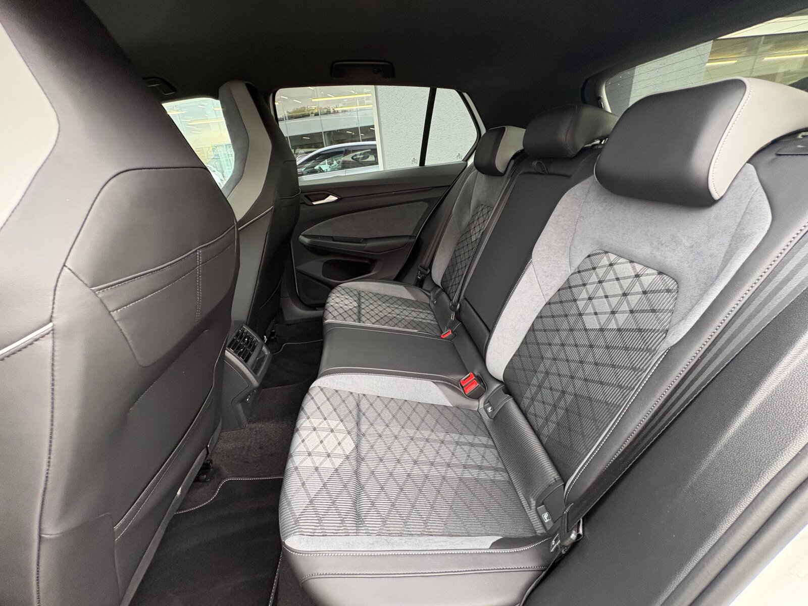 VW Golf 1.5 eTSI mHEV ACT R-Line DSG, Hybride Leggero Benzina/Elettrica, Occasioni / Usate, Automatico - 7