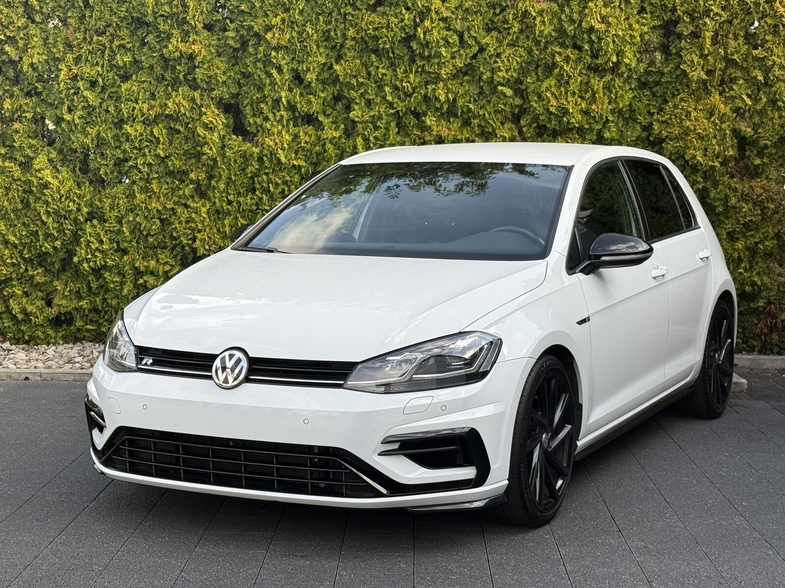 VW Golf 2.0 TSI R 4Motion / Face Lift - Digital-Cockpit / Fr, Benzin, Occasion / Gebraucht, Handschaltung - 2