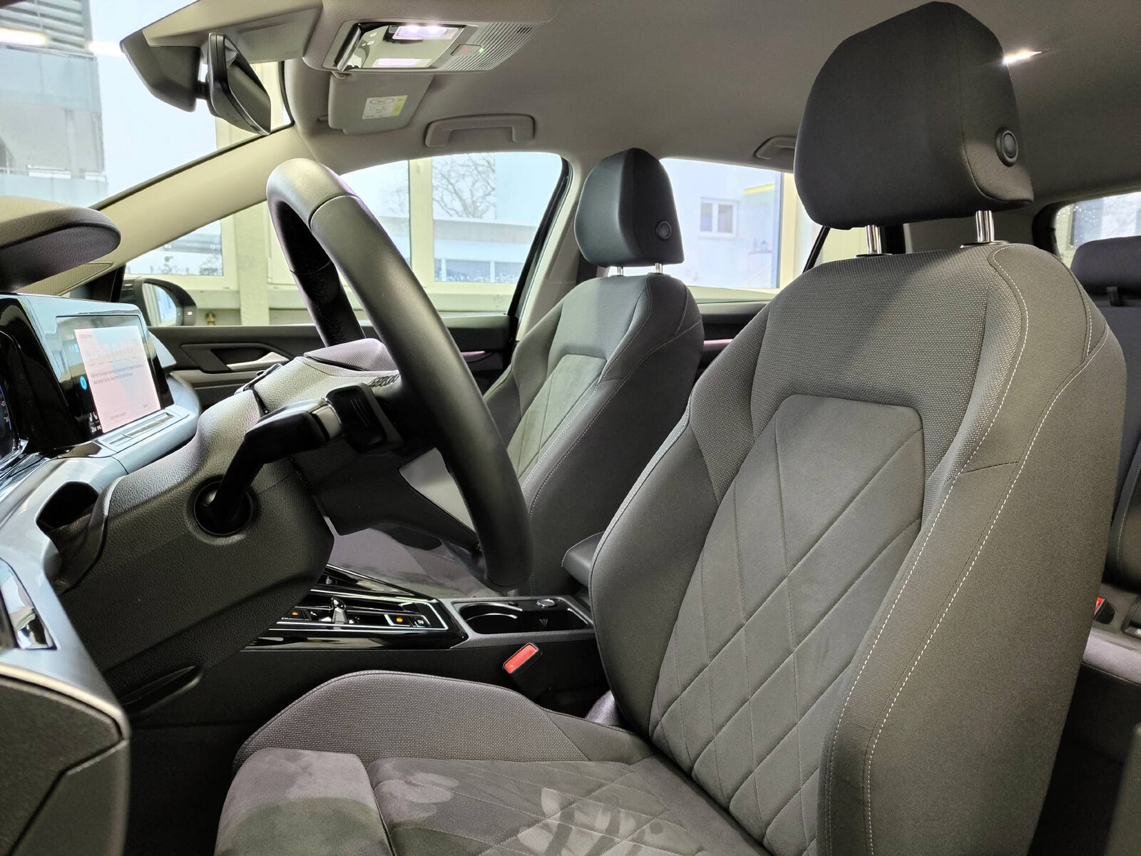 VW Golf VIII 2.0 TSI Style DSG 4Motion, Petrol, Second hand / Used, Automatic - 6