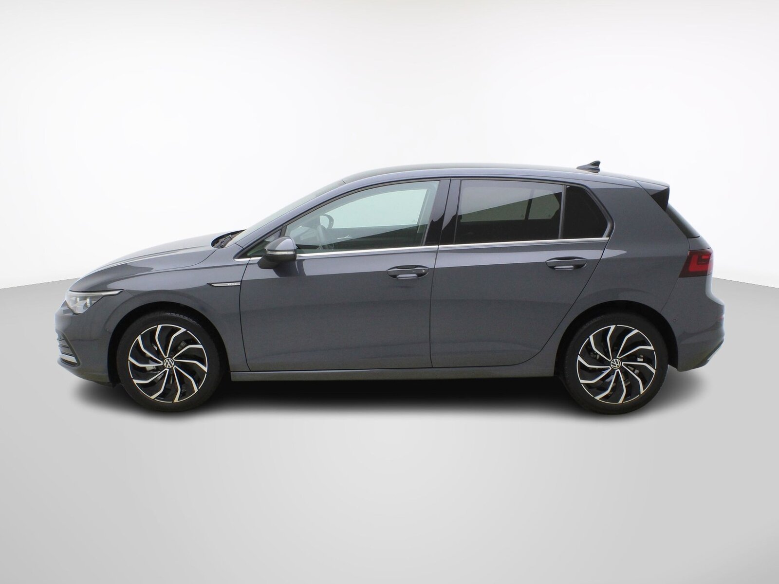 VW Golf 8 1.5 eTSI DSG Style, Mild-Hybrid Petrol/Electric, Second hand / Used, Automatic - 3