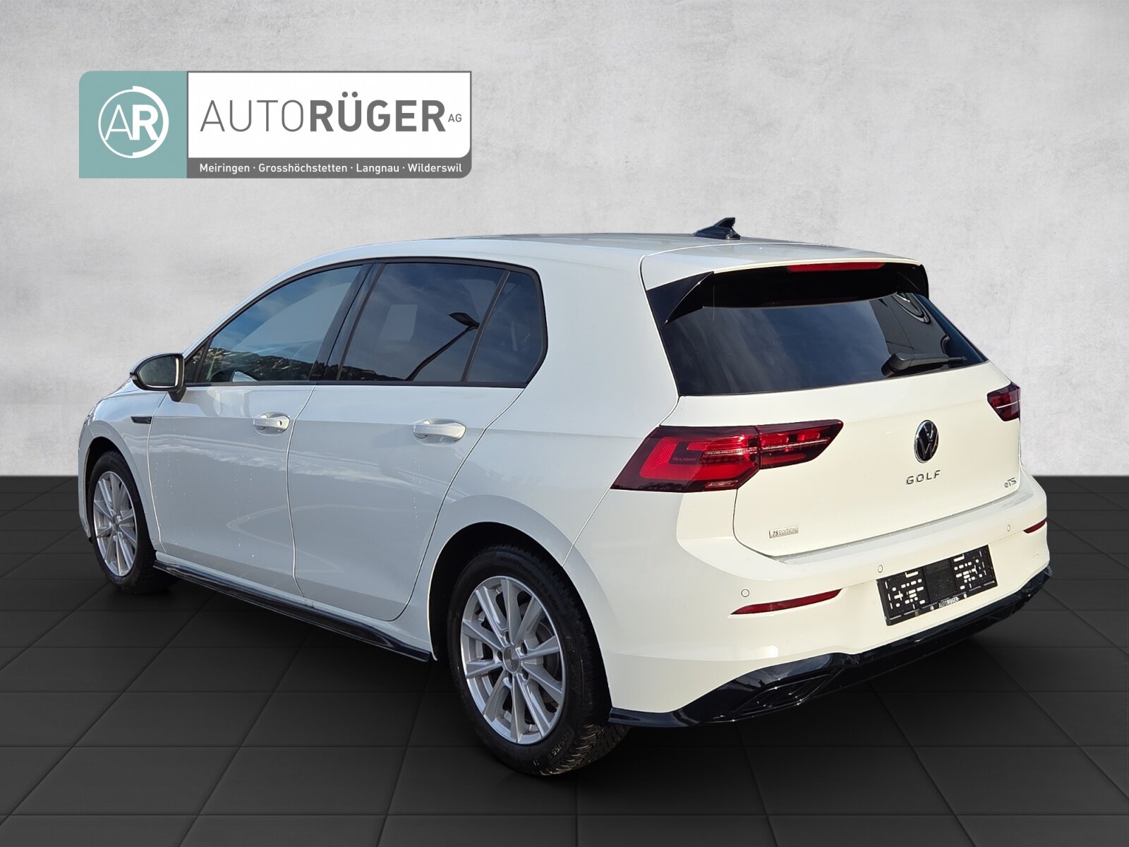 VW Golf 1.5 eTSI mHEV ACT R-Line 75 Edition DSG, Mild-Hybrid Benzin/Elektro, Occasion / Gebraucht, Automatik - 4