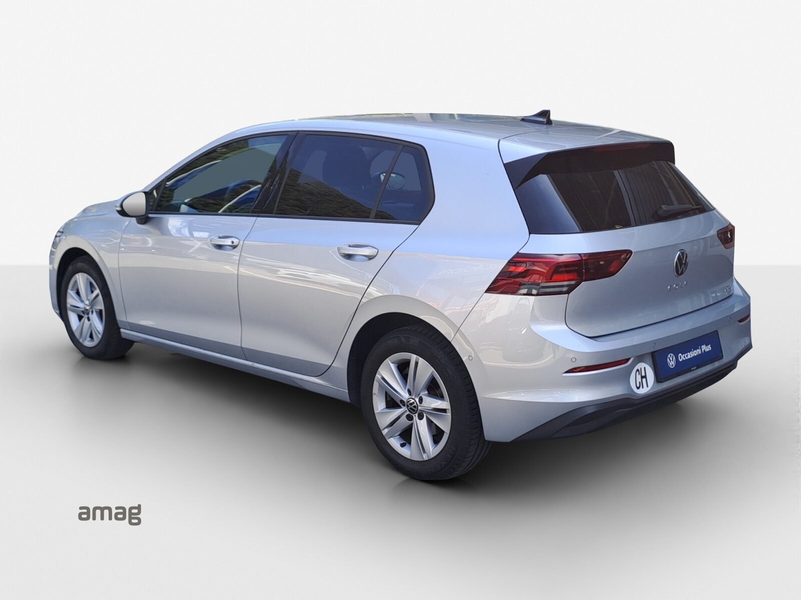 VW Golf Life, Petrol, Second hand / Used, Automatic - 3
