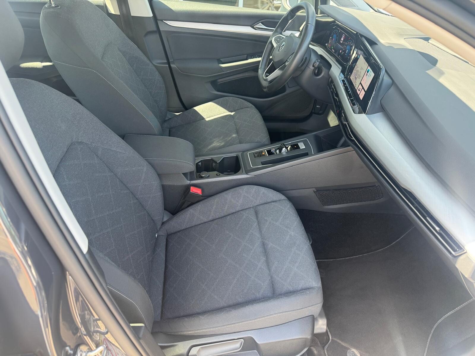 VW Golf Life, Essence, Occasion / Utilisé, Automatique - 3