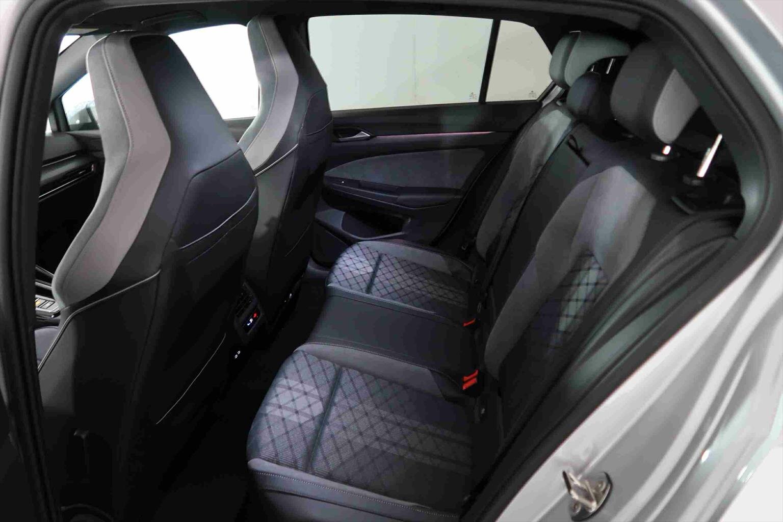 VW Golf 8 1.5 eTSI mHEV R-Line DSG, Hybride Leggero Benzina/Elettrica, Occasioni / Usate, Automatico - 7