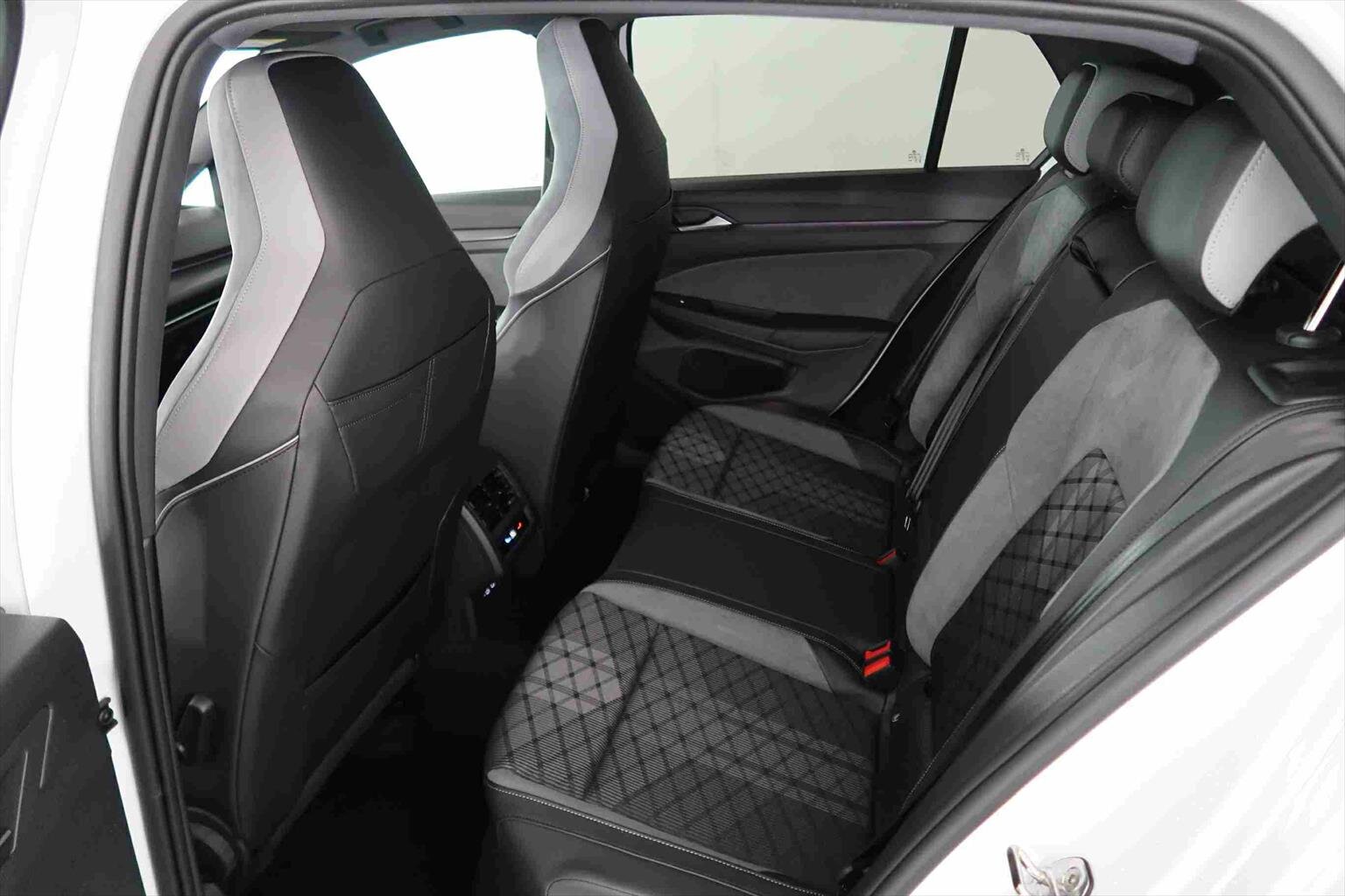 VW Golf 8 1.5 eTSI mHEV R-Line DSG, Hybride Léger Essence/Électricité, Occasion / Utilisé, Automatique - 7