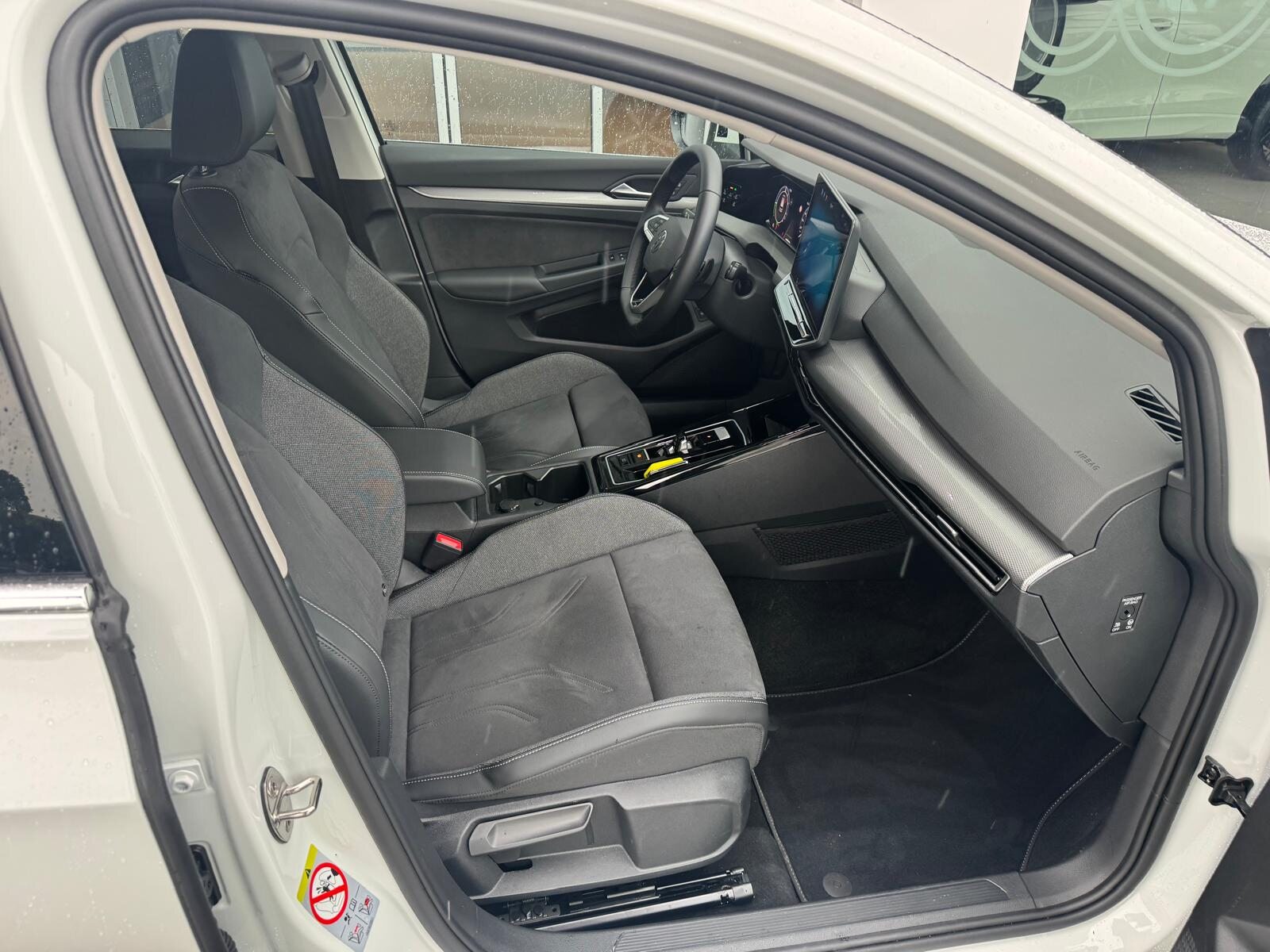 VW Golf PA Style PHEV, Full-Hybrid Petrol/Electric, Second hand / Used, Automatic - 3