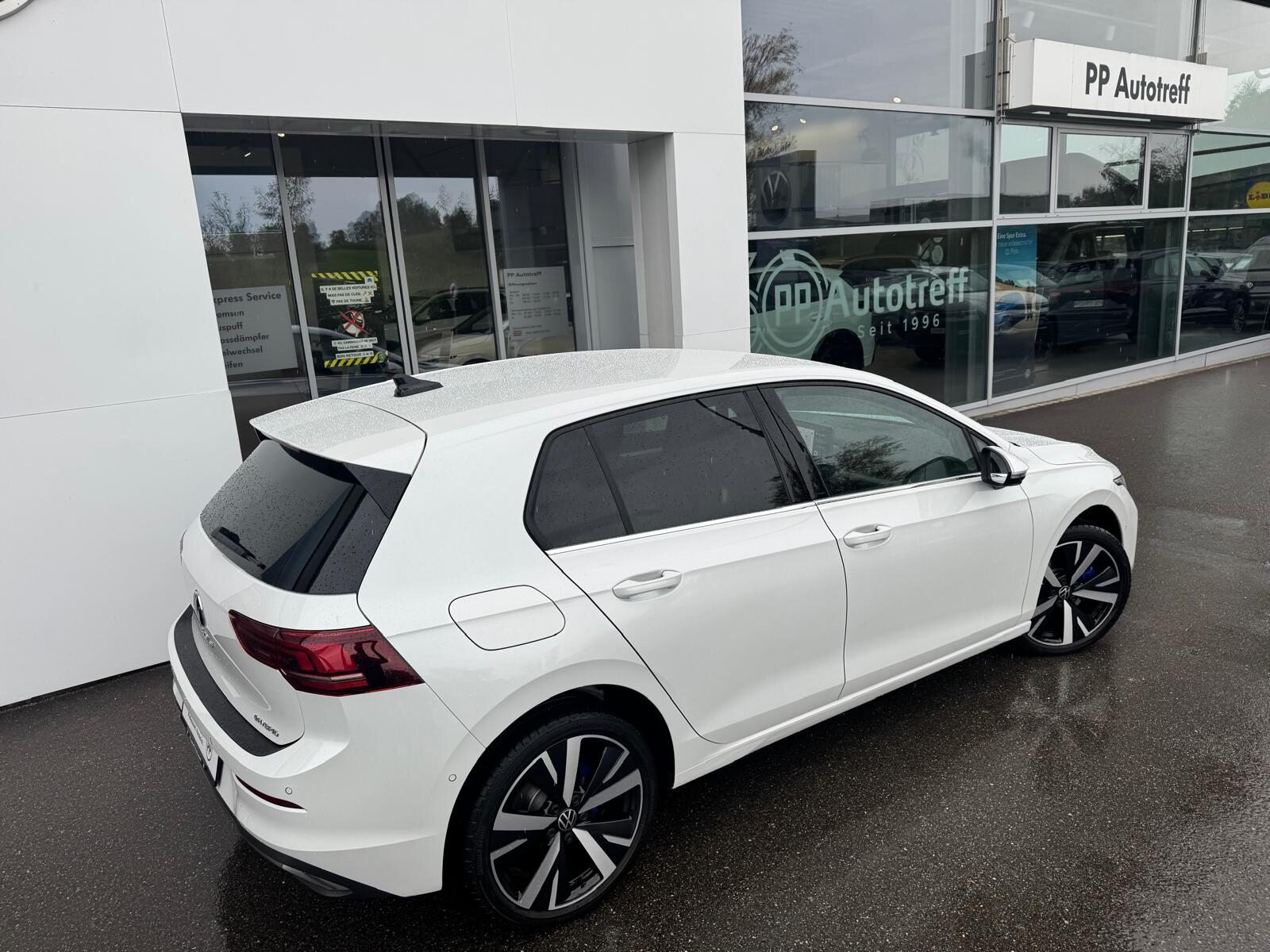 VW Golf PA Style PHEV, Full-Hybrid Petrol/Electric, Second hand / Used, Automatic - 4