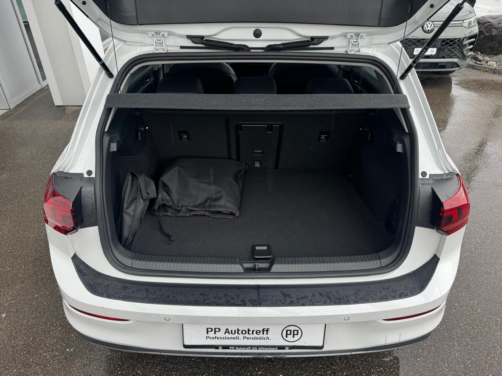 VW Golf PA Style PHEV, Full-Hybrid Petrol/Electric, Second hand / Used, Automatic - 5