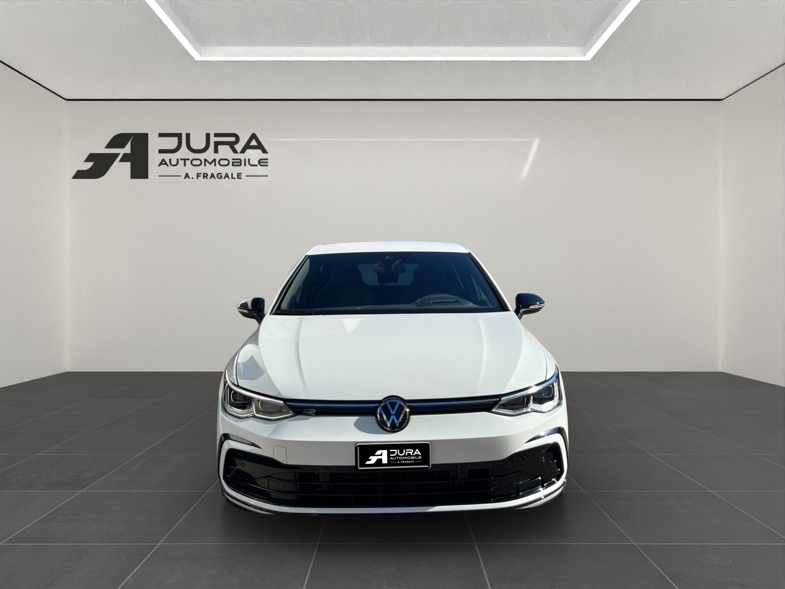 VW Golf VIII 1.5 eTSI R-Line DSG, Mild-Hybrid Petrol/Electric, Second hand / Used, Automatic - 3