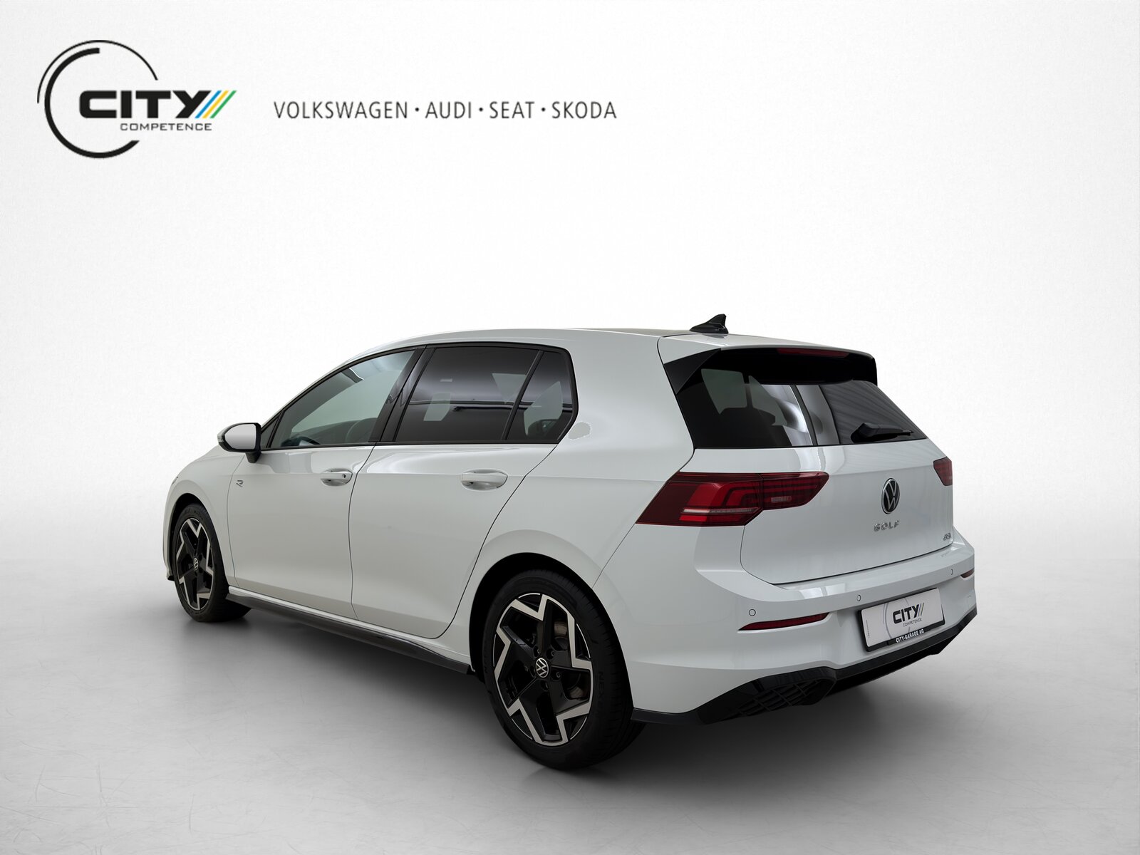 VW Golf 8 1.5 eTSI R-Line DSG, Mild-Hybrid Benzin/Elektro, Occasion / Gebraucht, Automatik - 2