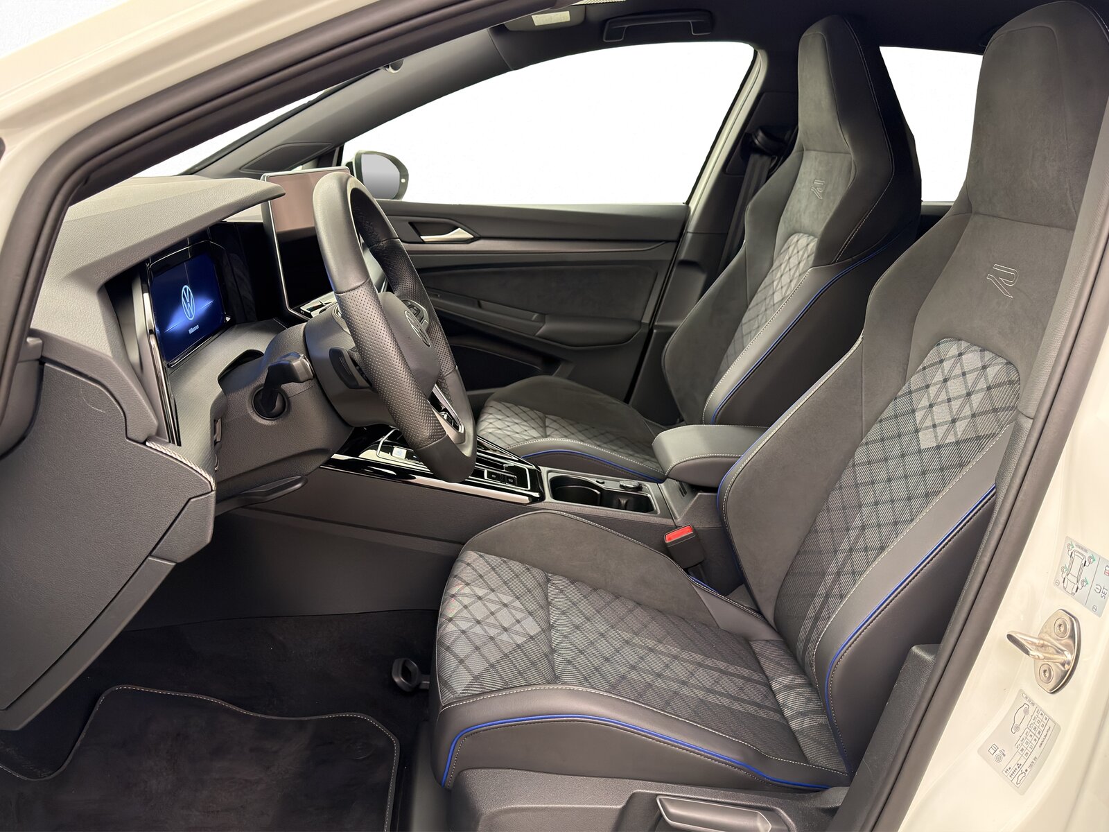 VW Golf 8 1.5 eTSI R-Line DSG, Mild-Hybrid Benzin/Elektro, Occasion / Gebraucht, Automatik - 6