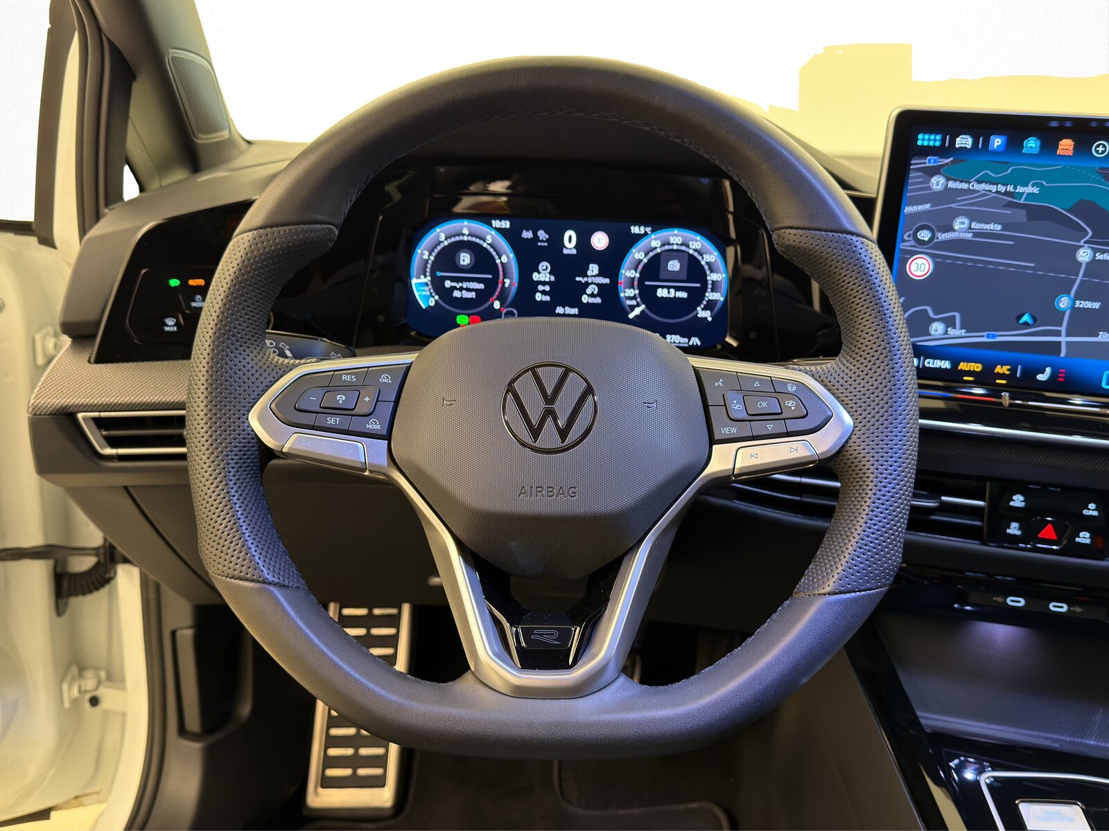 VW Golf 8 1.5 eTSI R-Line DSG, Mild-Hybrid Benzin/Elektro, Occasion / Gebraucht, Automatik - 7