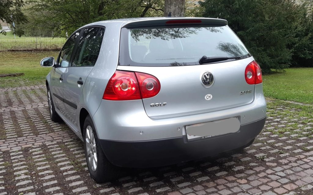 VW GOLF 2.0 FSI Comfortline, Essence, Occasion / Utilisé, Automatique - 2