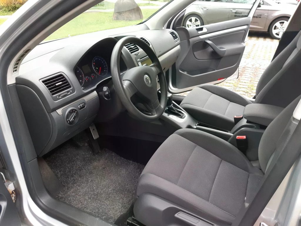 VW GOLF 2.0 FSI Comfortline, Essence, Occasion / Utilisé, Automatique - 5