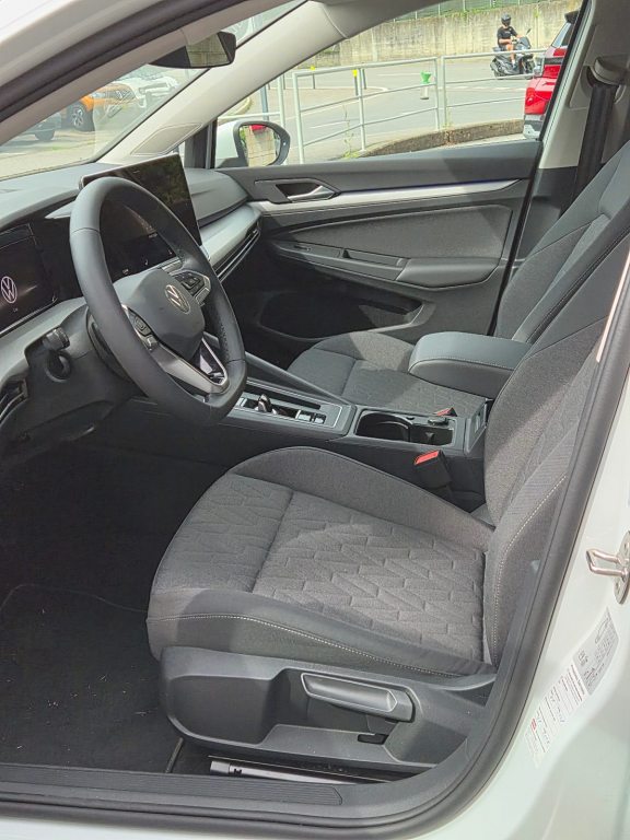 VW GOLF 1.5 eTSI Style DSG, Mild-Hybrid Petrol/Electric, Second hand / Used, Automatic - 5