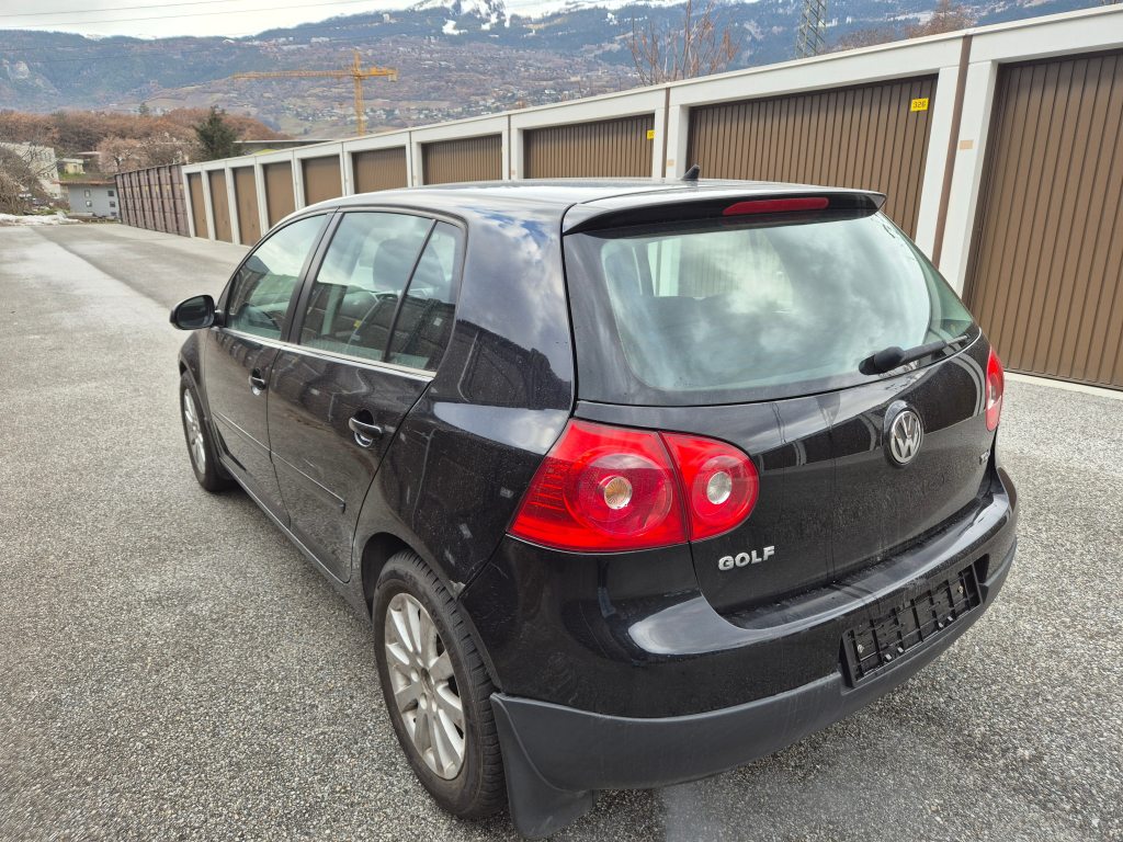 VW GOLF 1.9 TDI DPF 105 Comfl. 4mot., Diesel, Second hand / Used, Manual - 4
