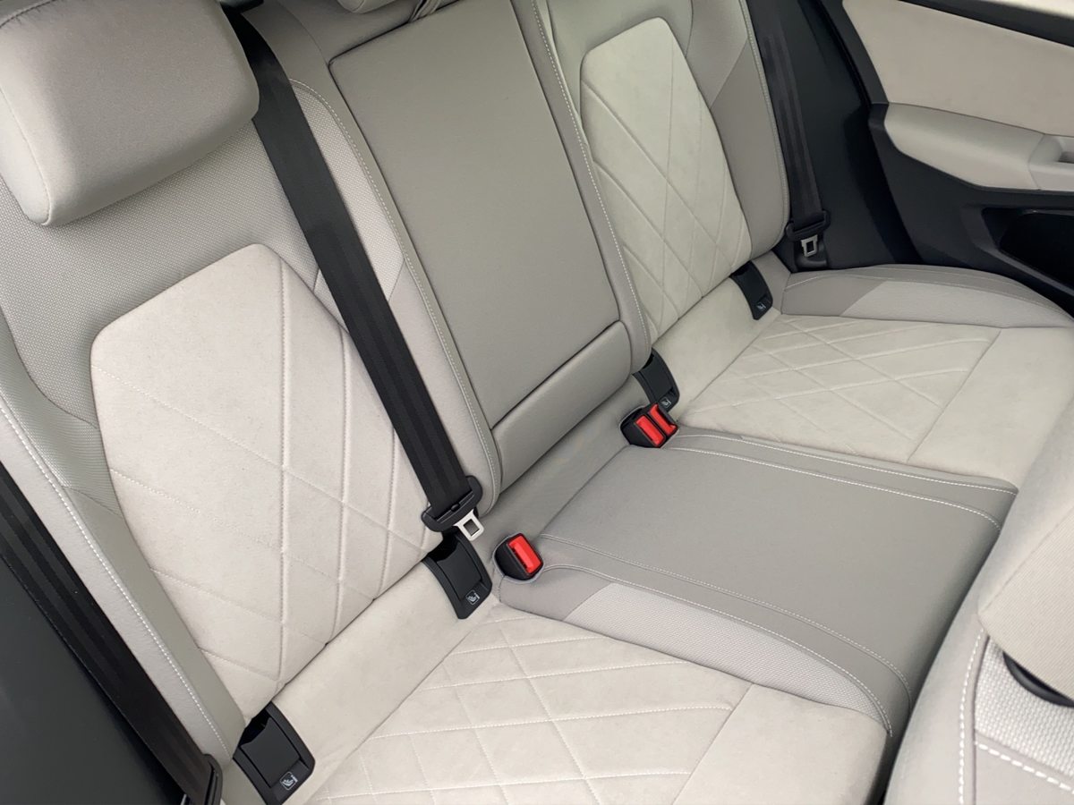 VW Golf Style PHEV SELECTION, Full-Hybrid Petrol/Electric, Ex-demonstrator, Automatic - 7