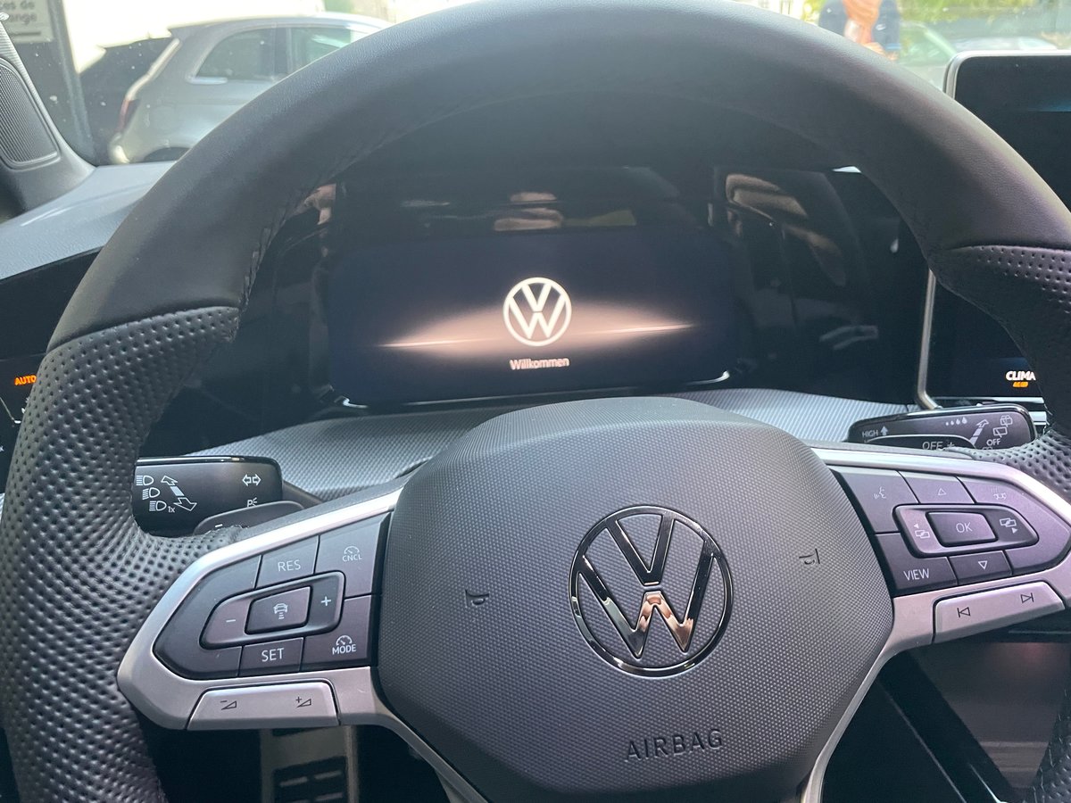 VW Golf 1.5 e TSI R-Line DSG, Mild-Hybrid Petrol/Electric, Ex-demonstrator, Automatic - 7