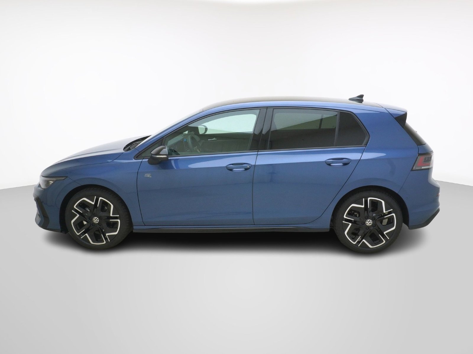 VW Golf VIII 1.5 eTSI R-Line DSG, Petrol, Ex-demonstrator, Automatic - 2
