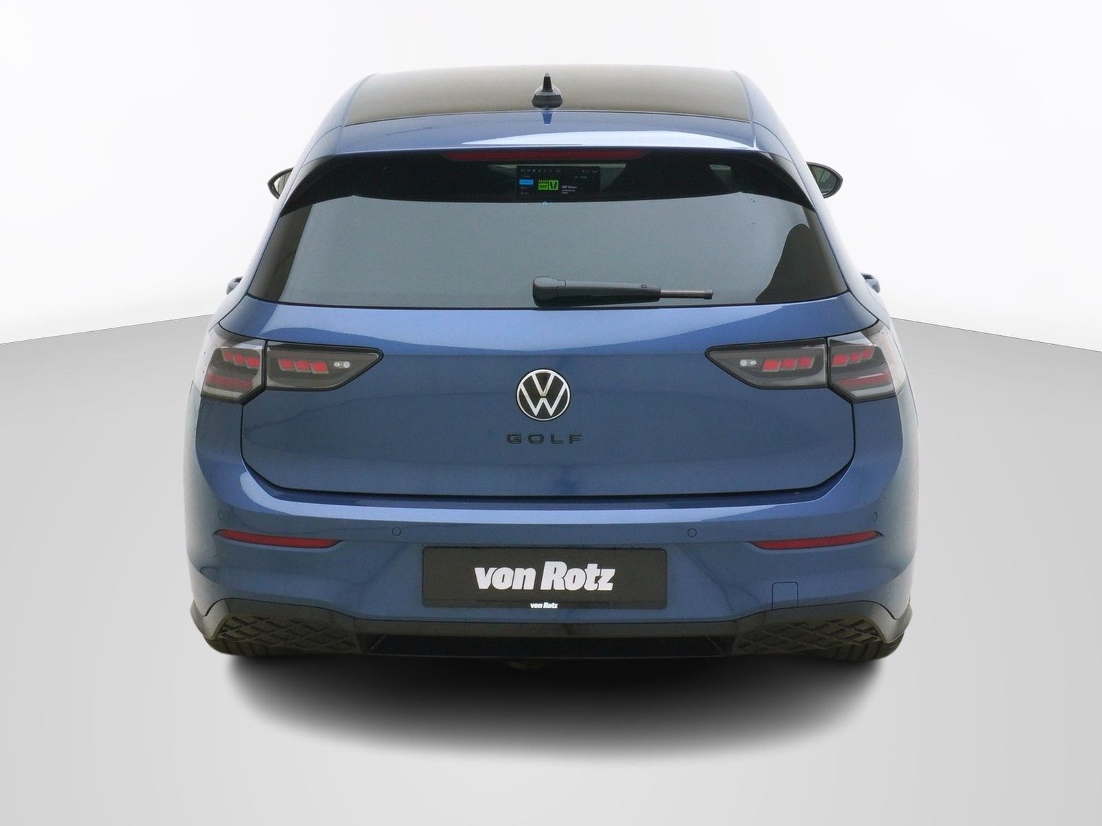 VW Golf VIII 1.5 eTSI R-Line DSG, Petrol, Ex-demonstrator, Automatic - 3