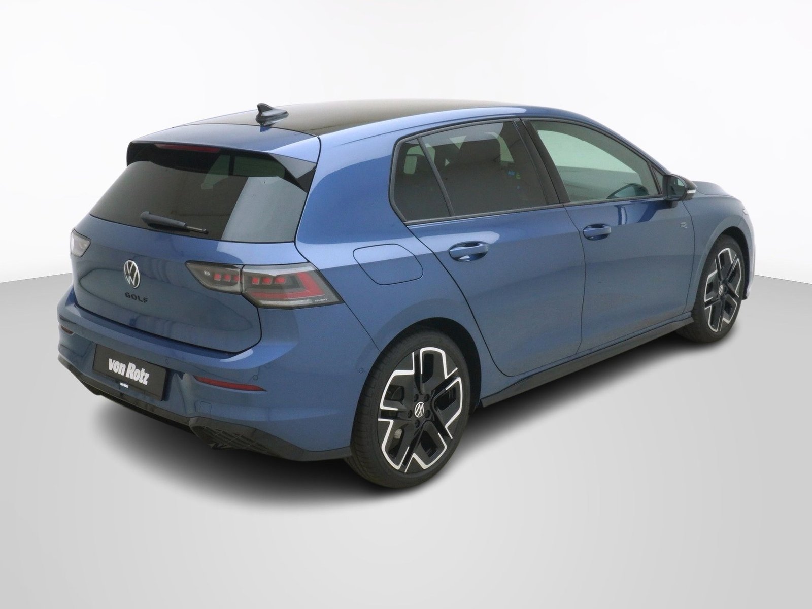 VW Golf VIII 1.5 eTSI R-Line DSG, Petrol, Ex-demonstrator, Automatic - 5