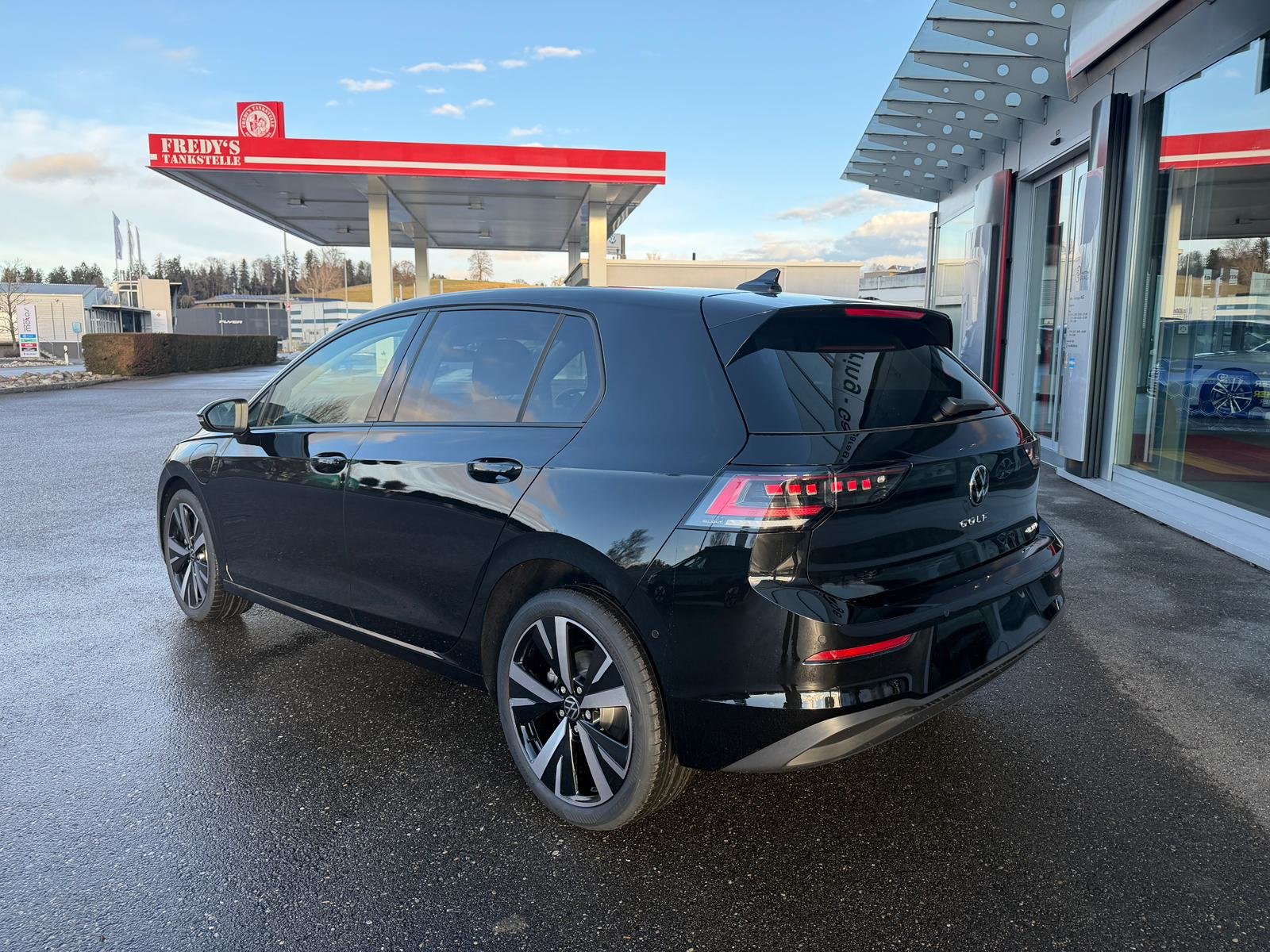 VW Golf 1.5 TSI PHEV Life, Plug-in-Hybrid Petrol/Electric, Ex-demonstrator, Automatic - 3