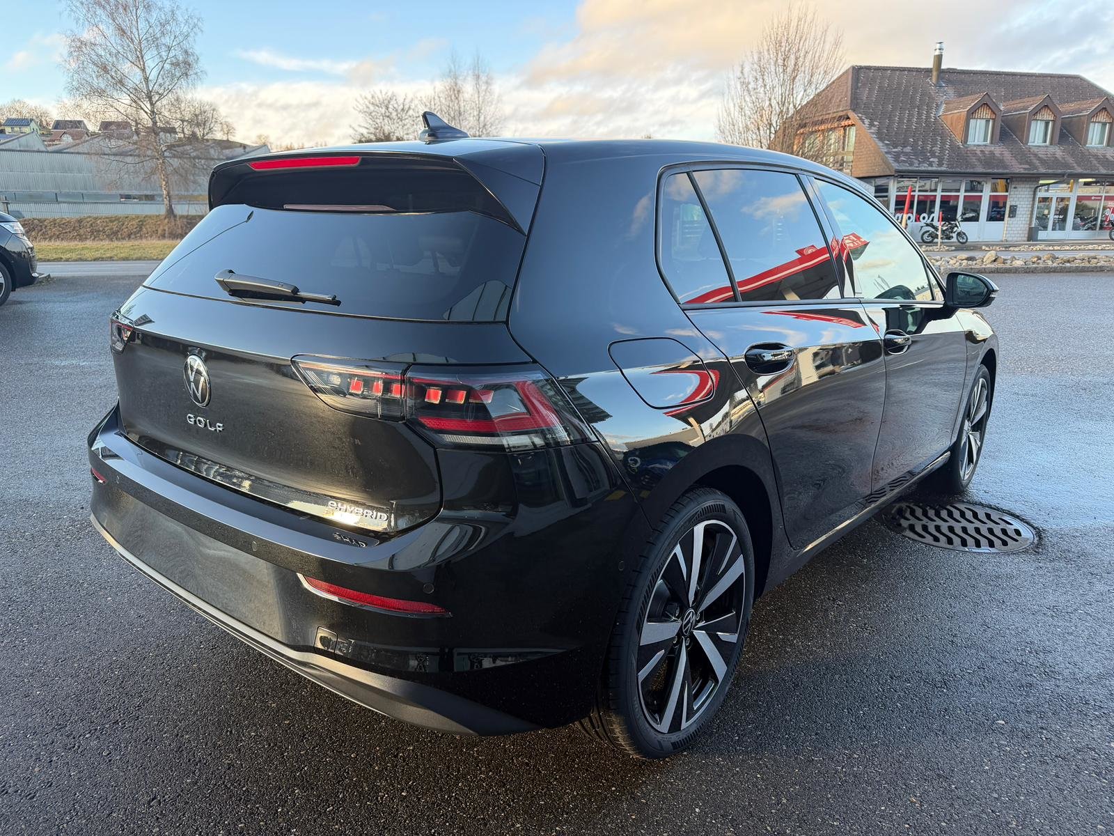 VW Golf 1.5 TSI PHEV Life, Plug-in-Hybrid Petrol/Electric, Ex-demonstrator, Automatic - 5