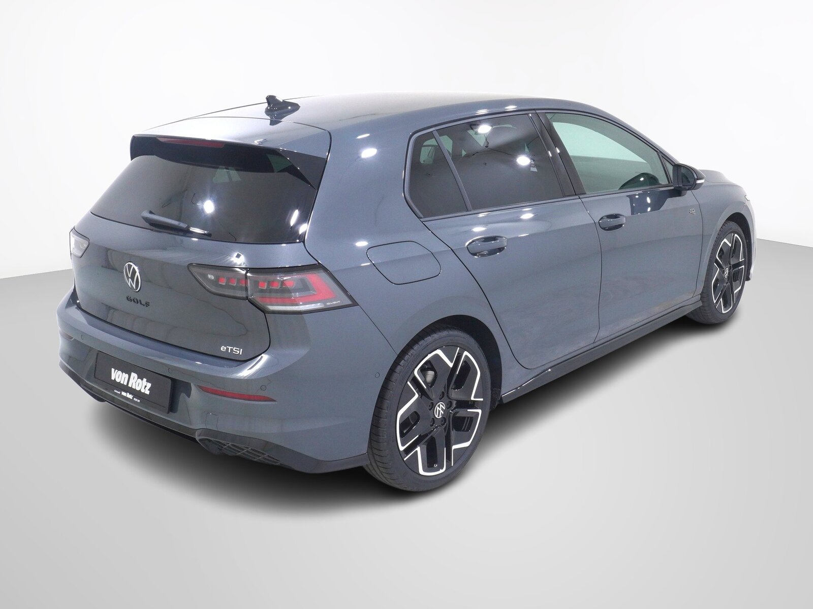 VW Golf VIII 1.5 eTSI R-Line DSG, Mild-Hybrid Petrol/Electric, Ex-demonstrator, Automatic - 5