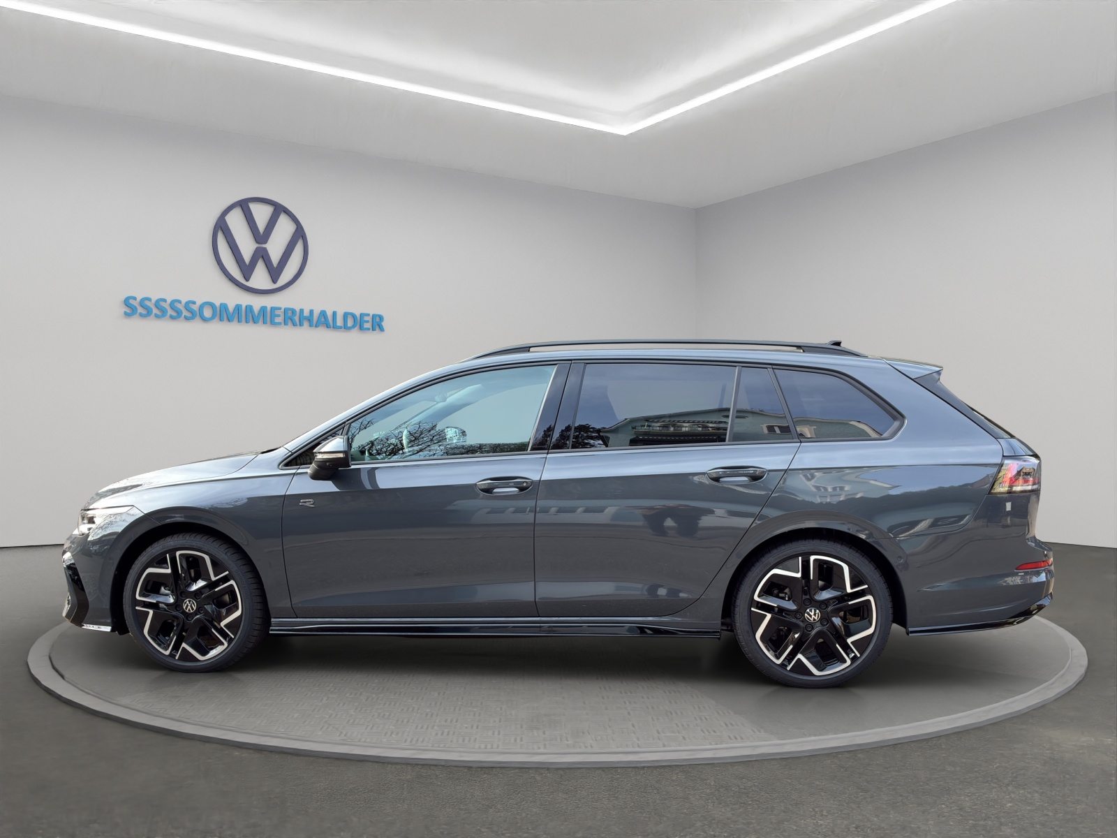VW Golf Variant R-Line, Petrol, New car, Automatic - 2