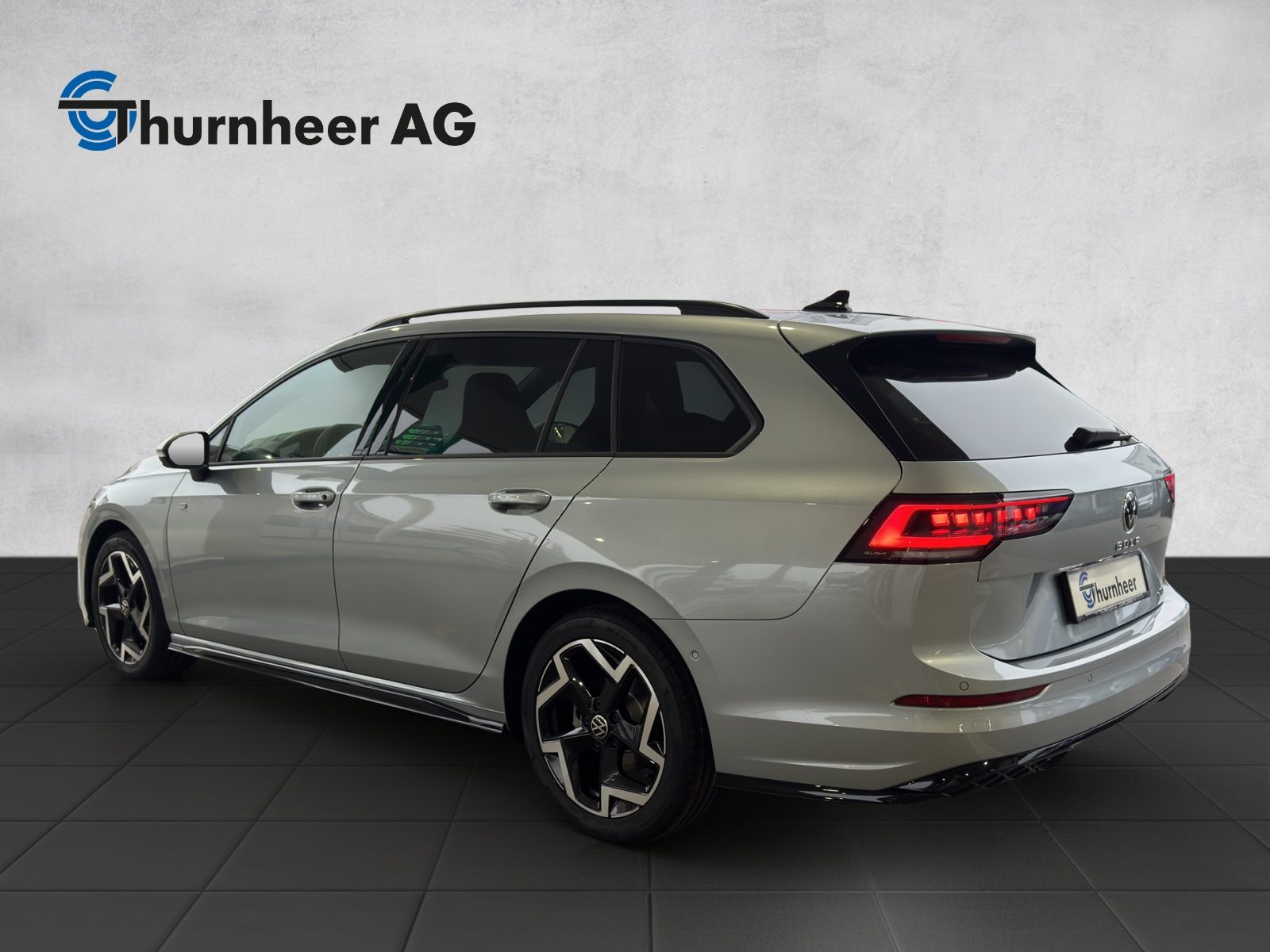 VW Golf Variant R-Line, Petrol, New car, Automatic - 4