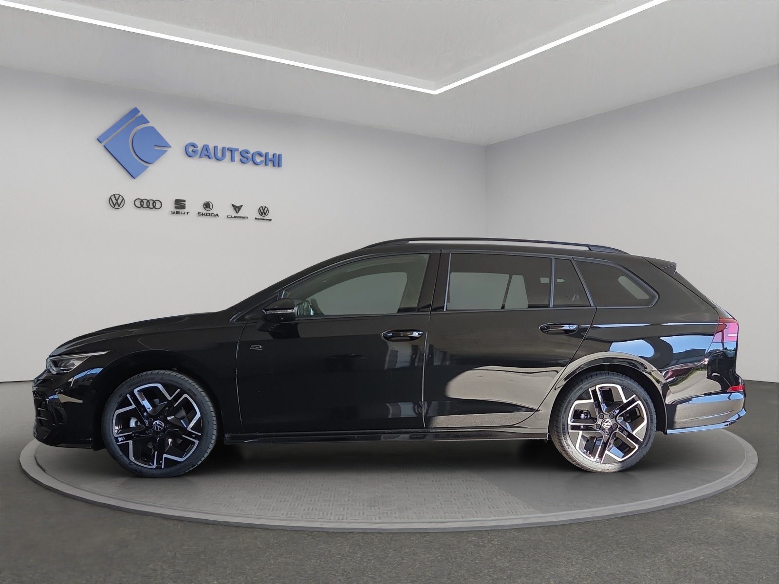 VW Golf Variant 2.0 TSI R-Line DSG 4 Motion, Petrol, New car, Automatic - 2