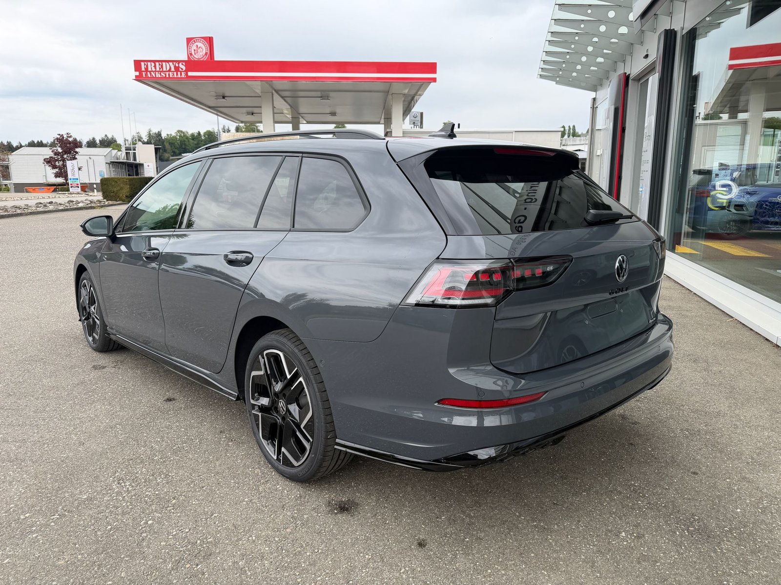 VW Golf Variant 2.0 TSI R-Line DSG 4 Motion, Benzin, Neuwagen, Automatik - 3